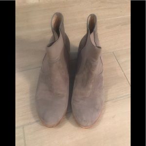 Elaine Turner taupe suede booties. Size 6.5
